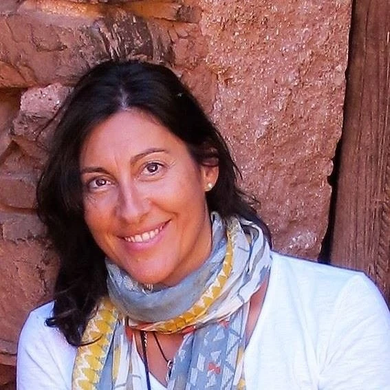 Susana, especialista en yoga, meditación y mirada sistémica en el equipo de Ruahlum